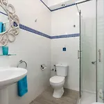 House Abrigos Хостел