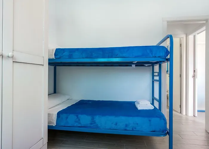 House Abrigos אכסניה *